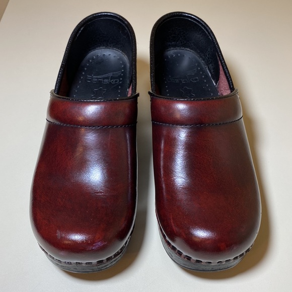 Dansko Shoes - Dansko Maroon/Burgundy leather clogs size EU 35, US 4.5-5